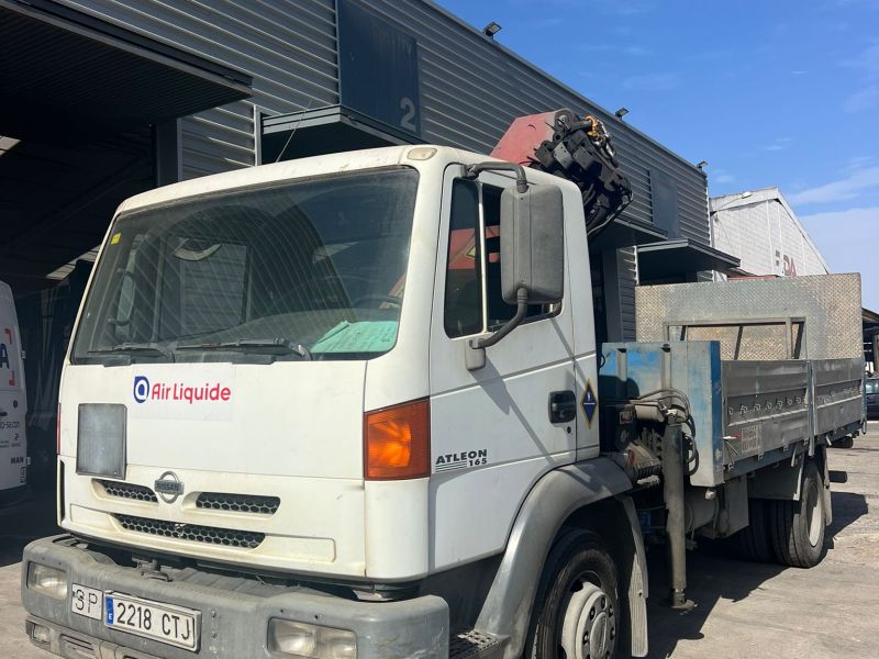 nissan atleon 165+grua palfinger pk 9581 +caja +plataforma zepro